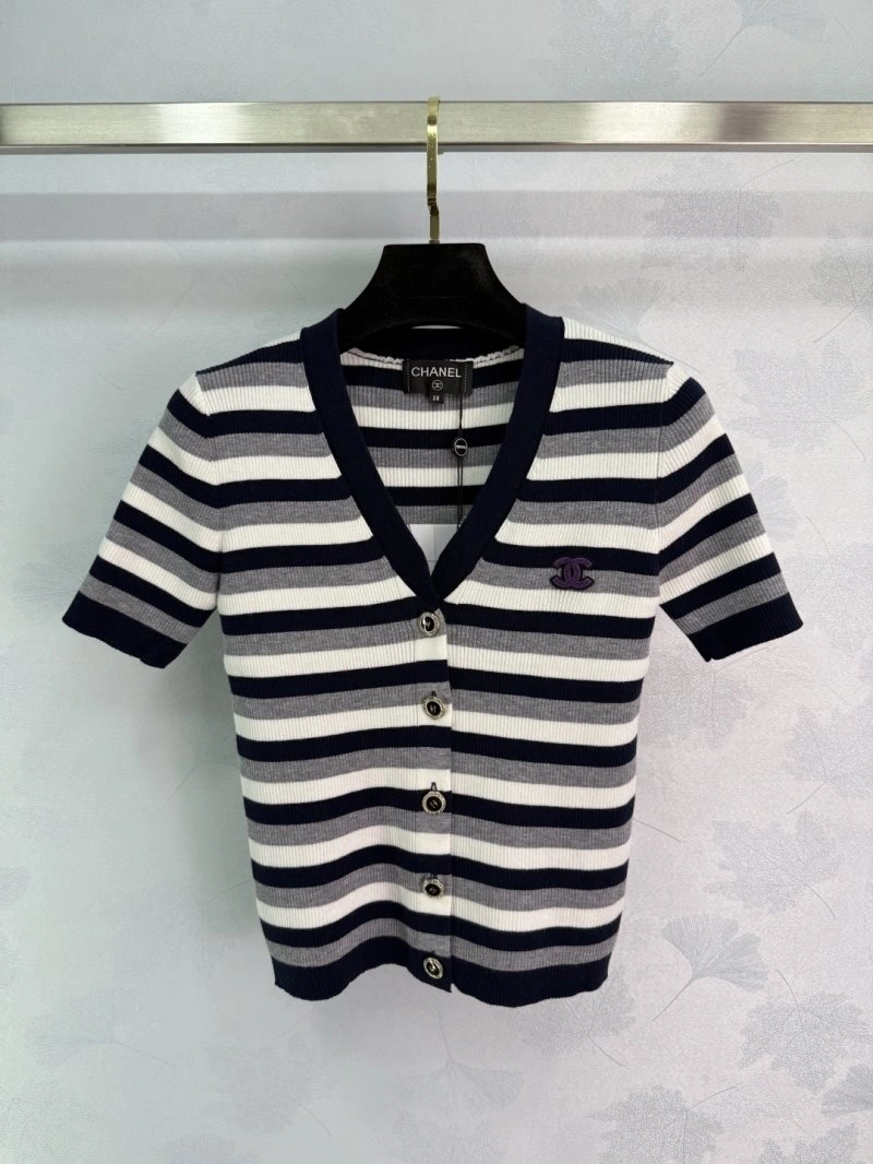 Tailored Chanel T-Shirts 109623