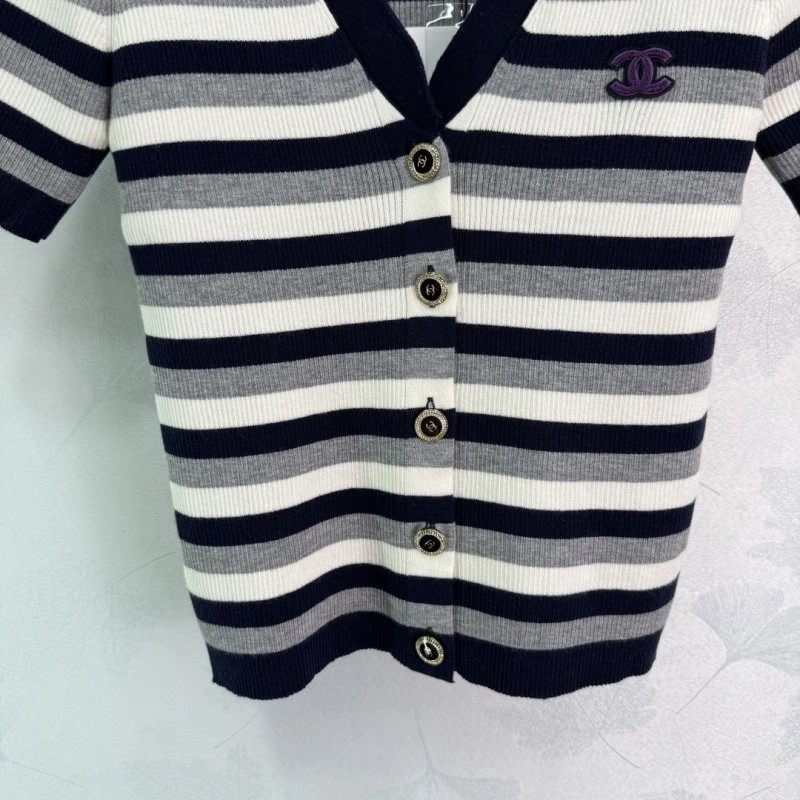 Tailored Chanel T-Shirts 109623