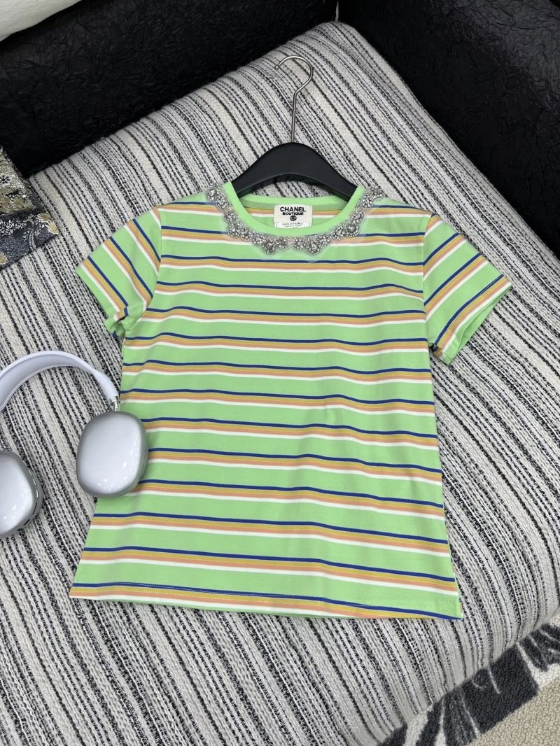 Lightweight Chanel T-Shirts 109622