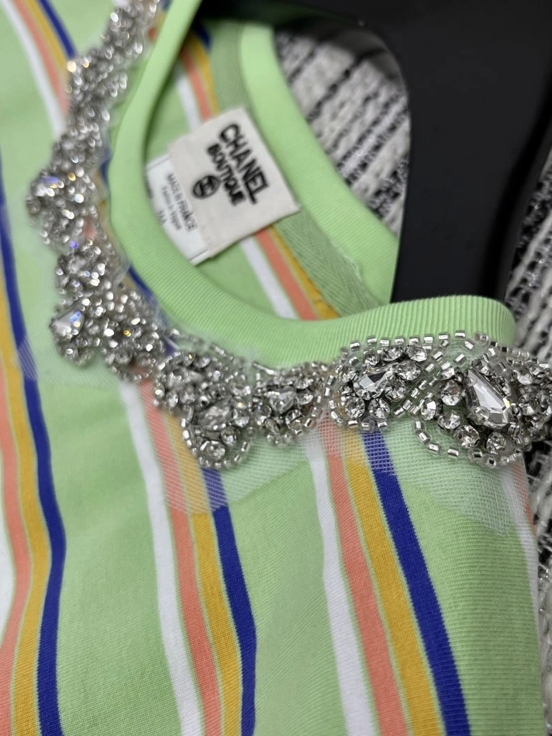Lightweight Chanel T-Shirts 109622