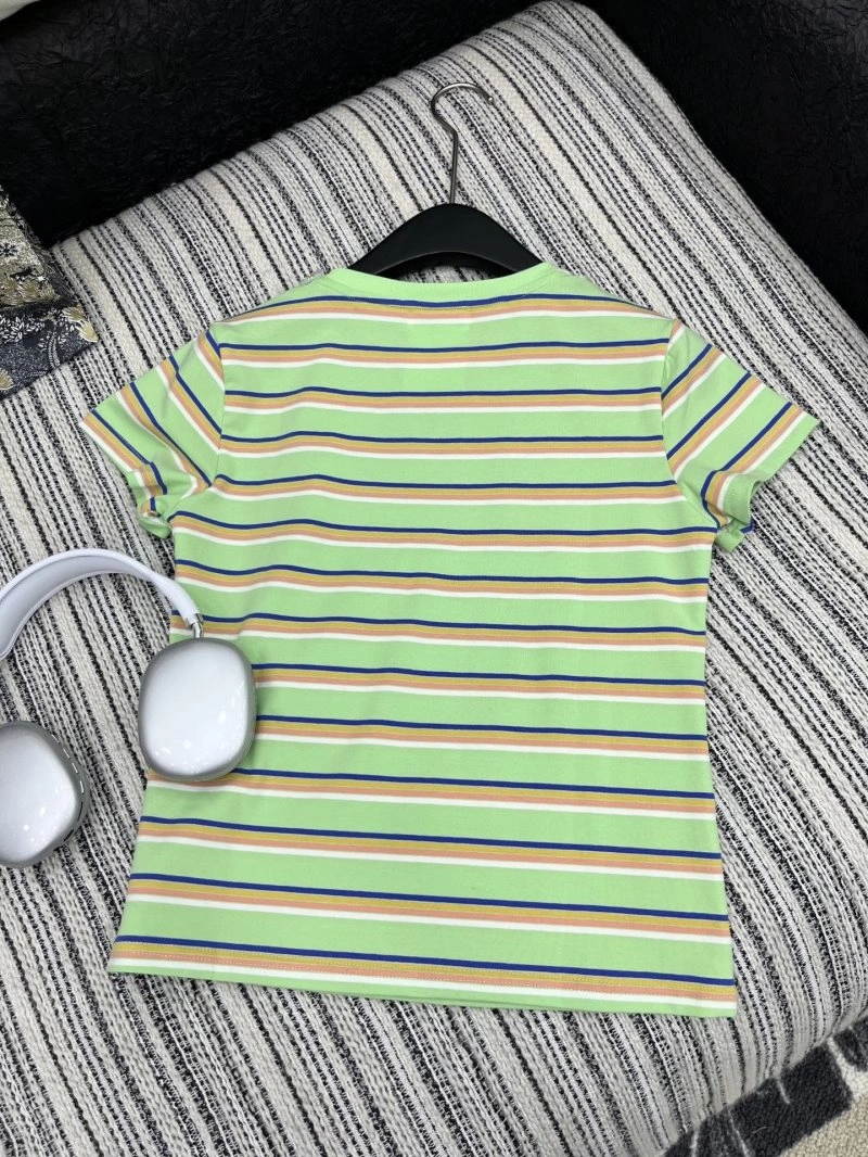 Lightweight Chanel T-Shirts 109622