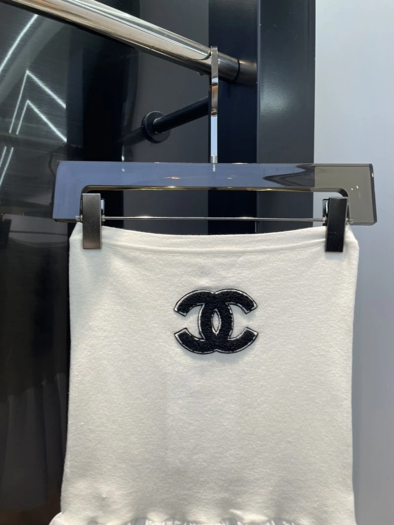 Chanel T-Shirts Neat 109626