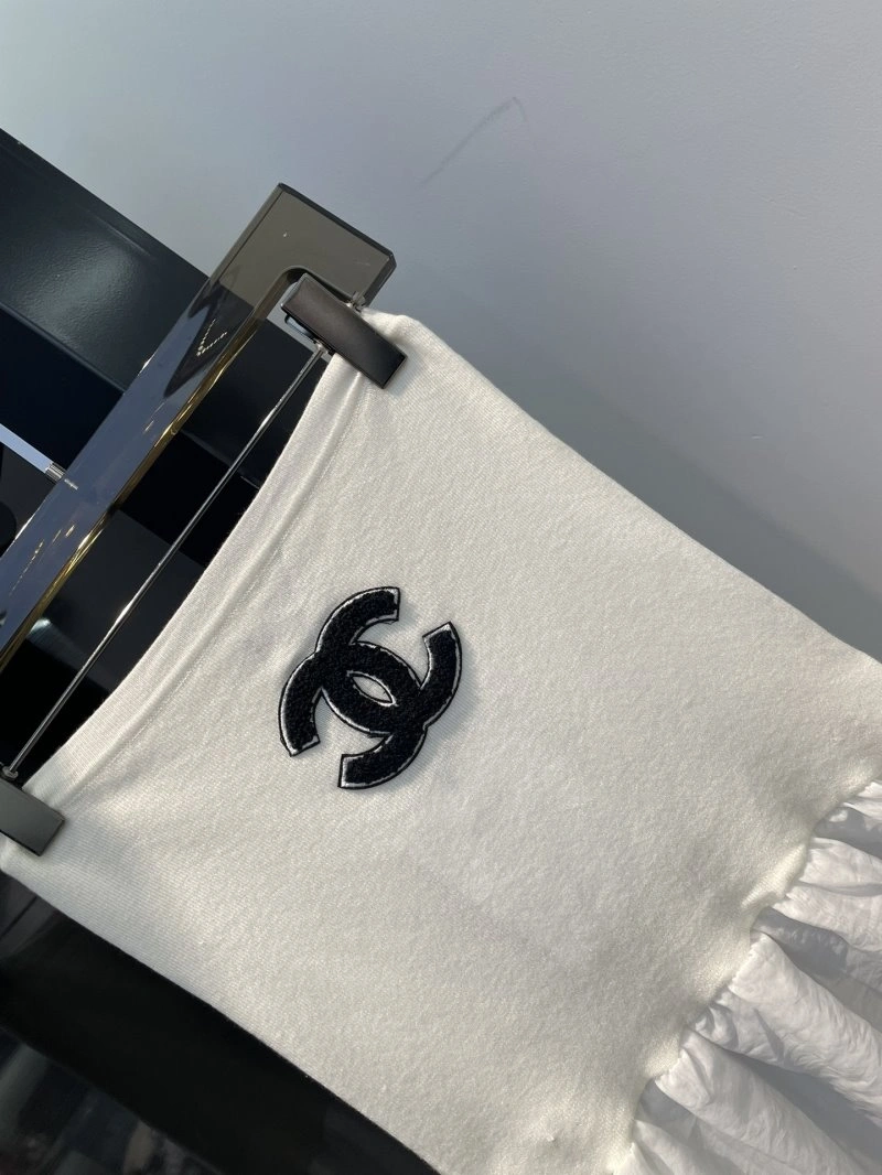 Chanel T-Shirts Neat 109626