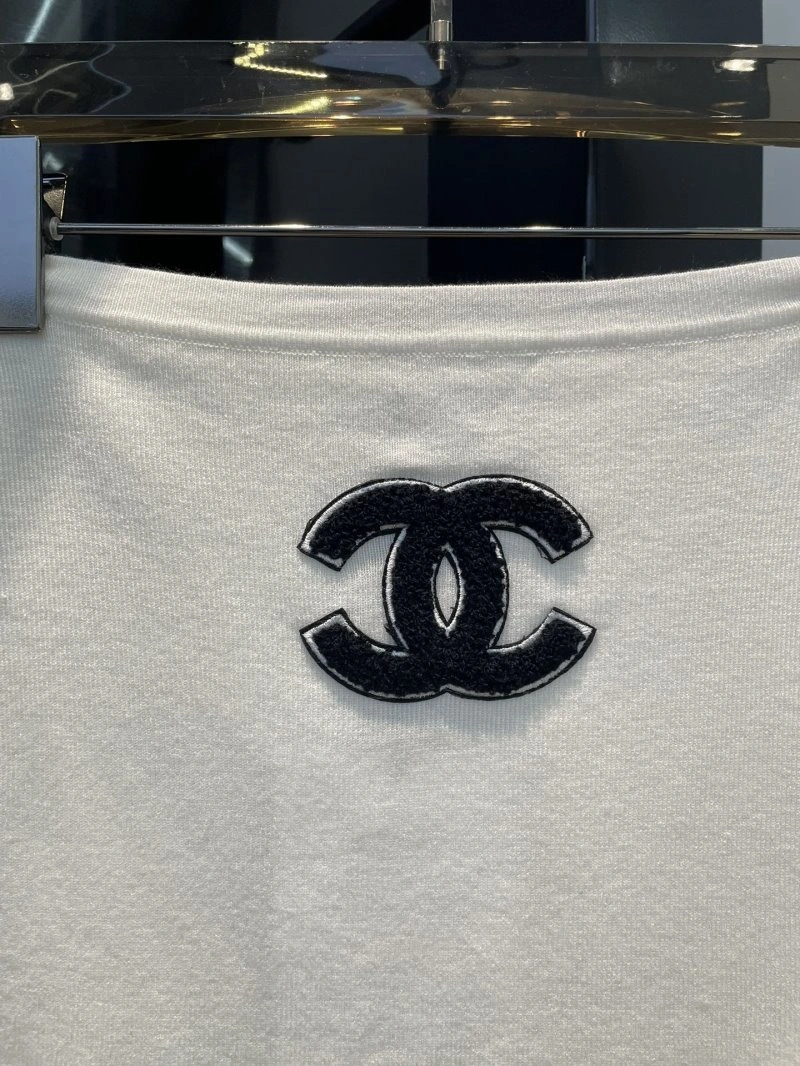 Chanel T-Shirts Neat 109626