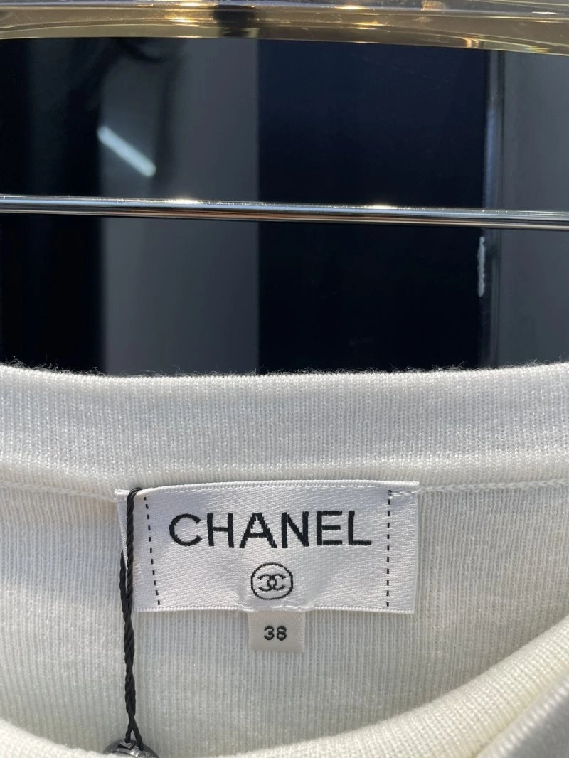 Chanel T-Shirts Neat 109626