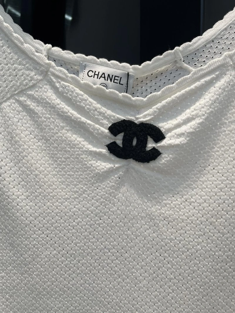 Snug Chanel T-Shirts 109609