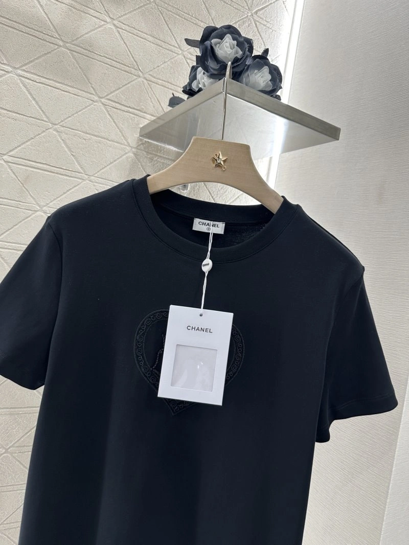 Packable Chanel T-Shirts 109436
