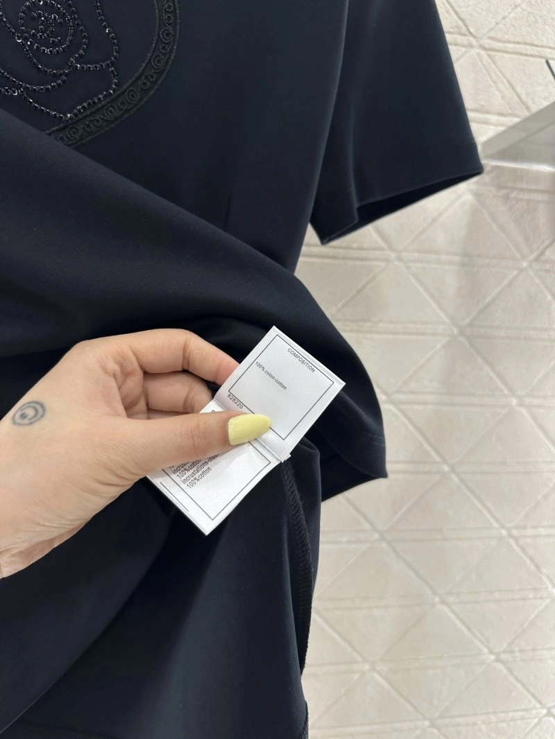 Packable Chanel T-Shirts 109436