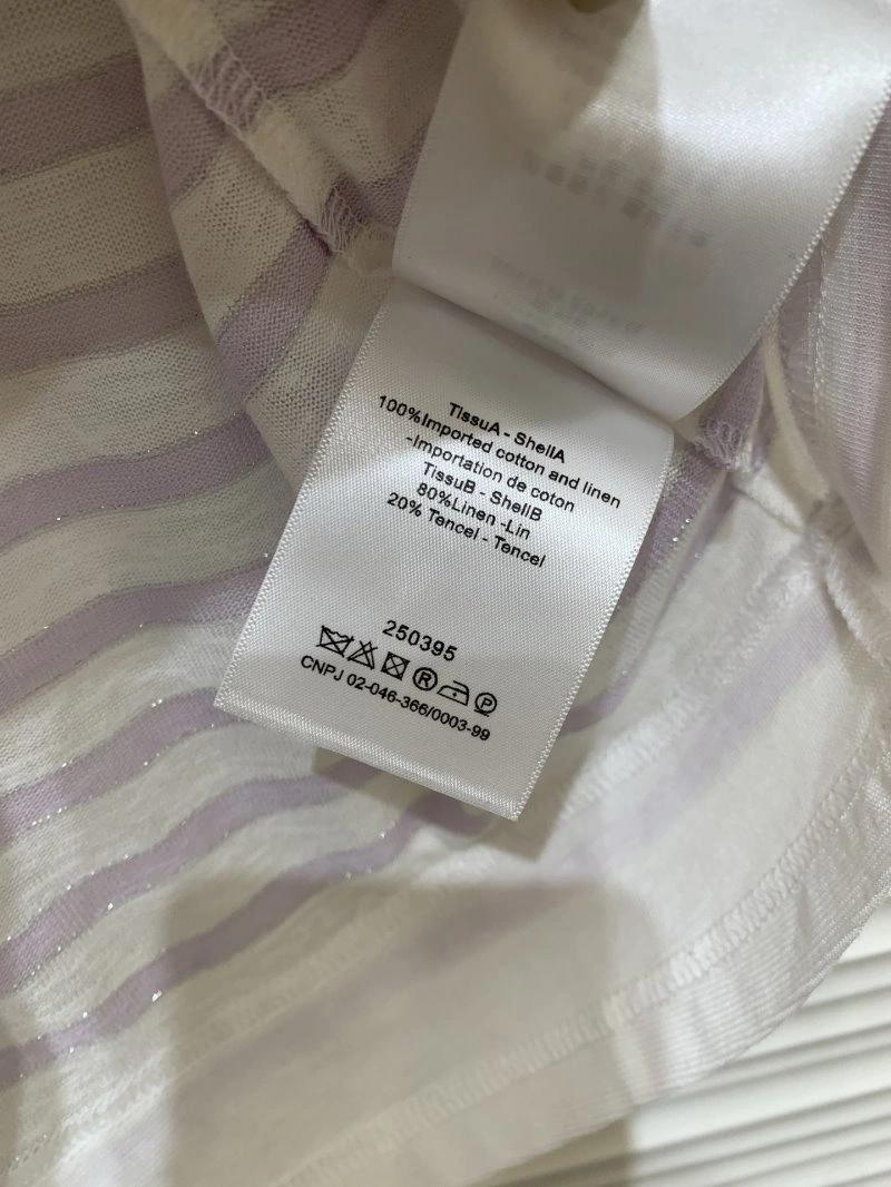 Chanel T-Shirts Sleek 109429