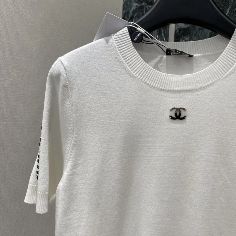WellDesigned Chanel T-Shirts 109426