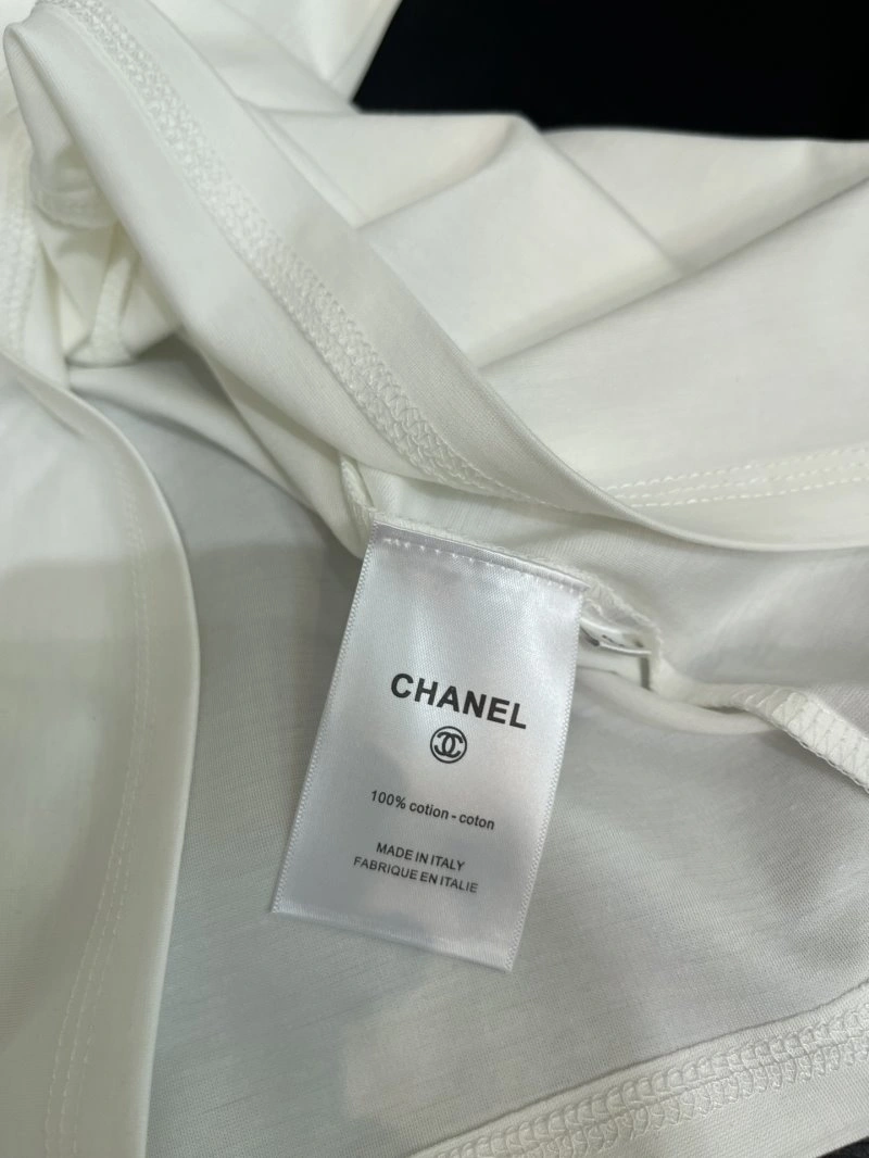Chanel T-Shirts Sleek 109397