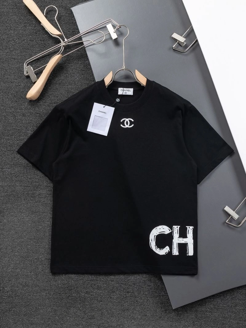 Lightweight Chanel T-Shirts 111186