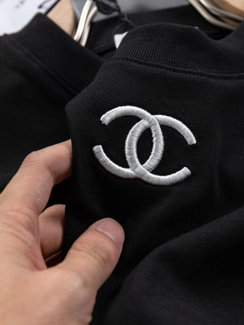 Lightweight Chanel T-Shirts 111186