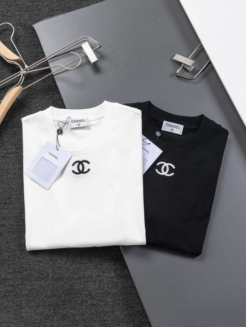 Lightweight Chanel T-Shirts 111186