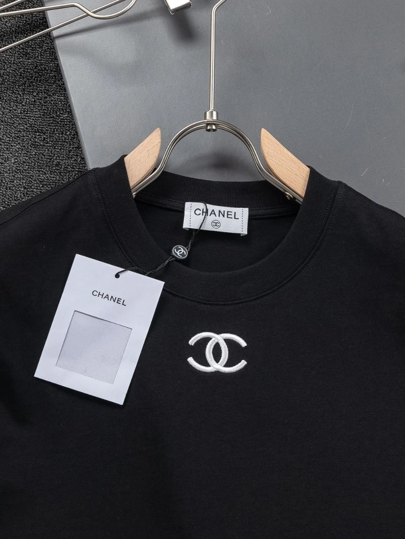 Lightweight Chanel T-Shirts 111186