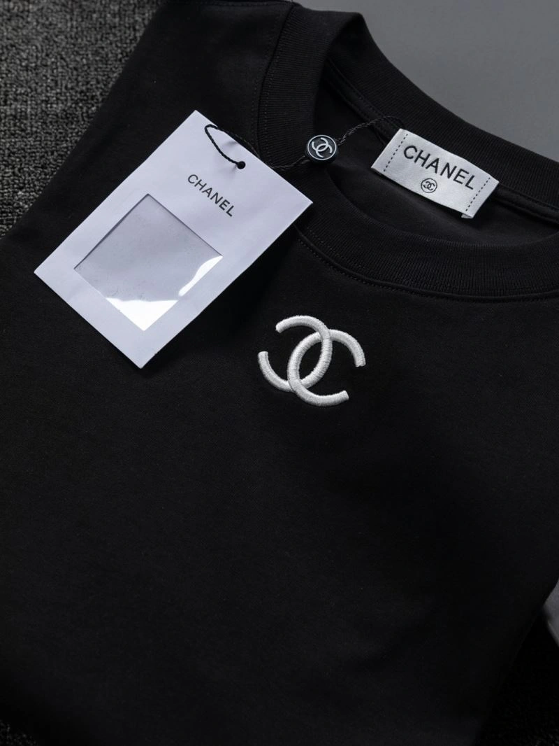 Lightweight Chanel T-Shirts 111186