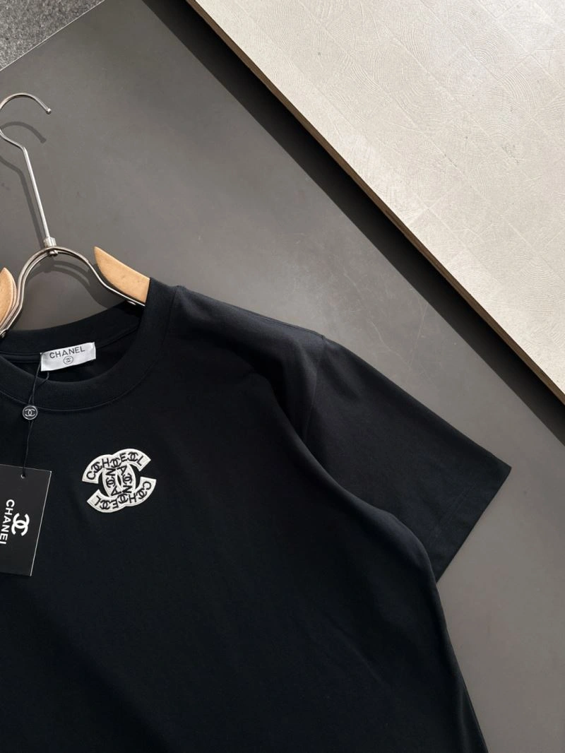 Lightweight Chanel T-Shirts 111171