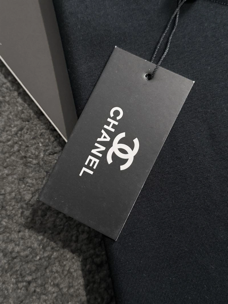Lightweight Chanel T-Shirts 111171