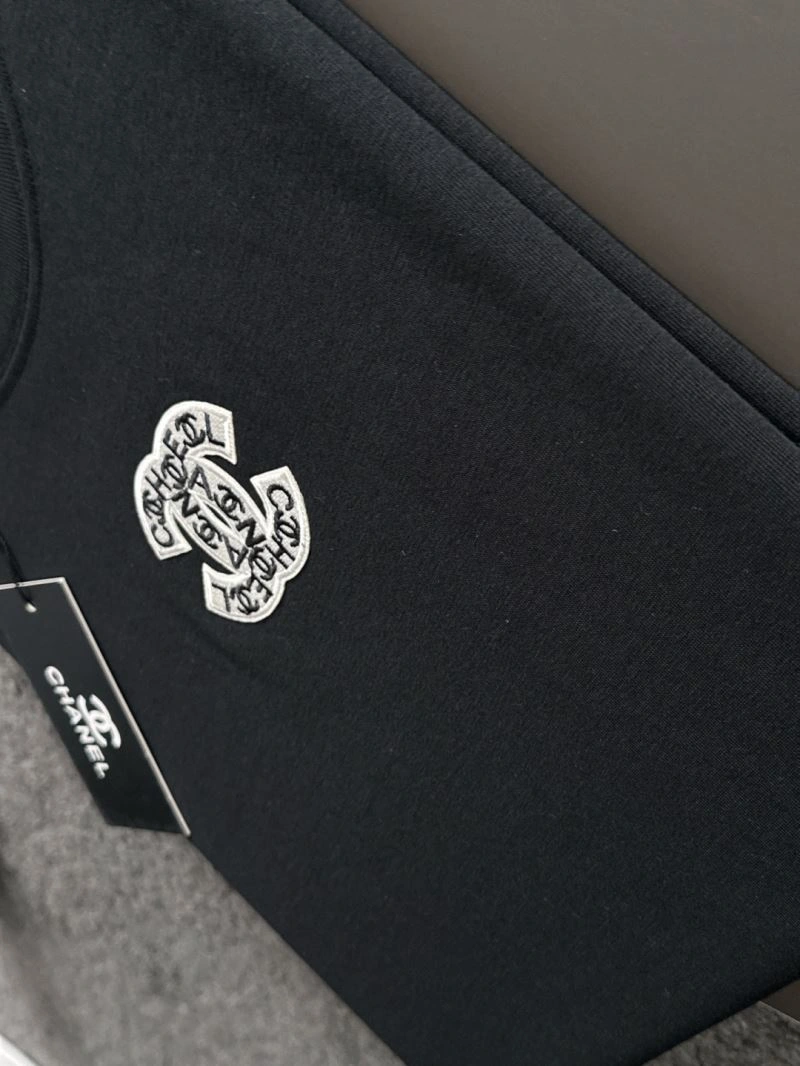 Lightweight Chanel T-Shirts 111171
