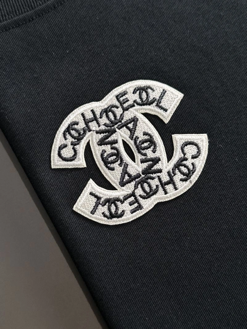 Lightweight Chanel T-Shirts 111171