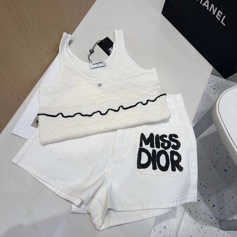 Compact Chanel Vest 276954