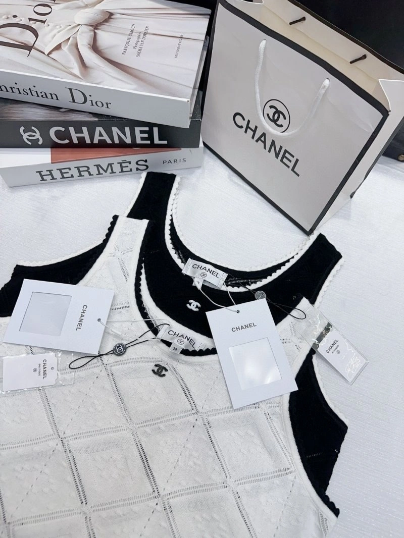 Chanel Vest Compact 109341