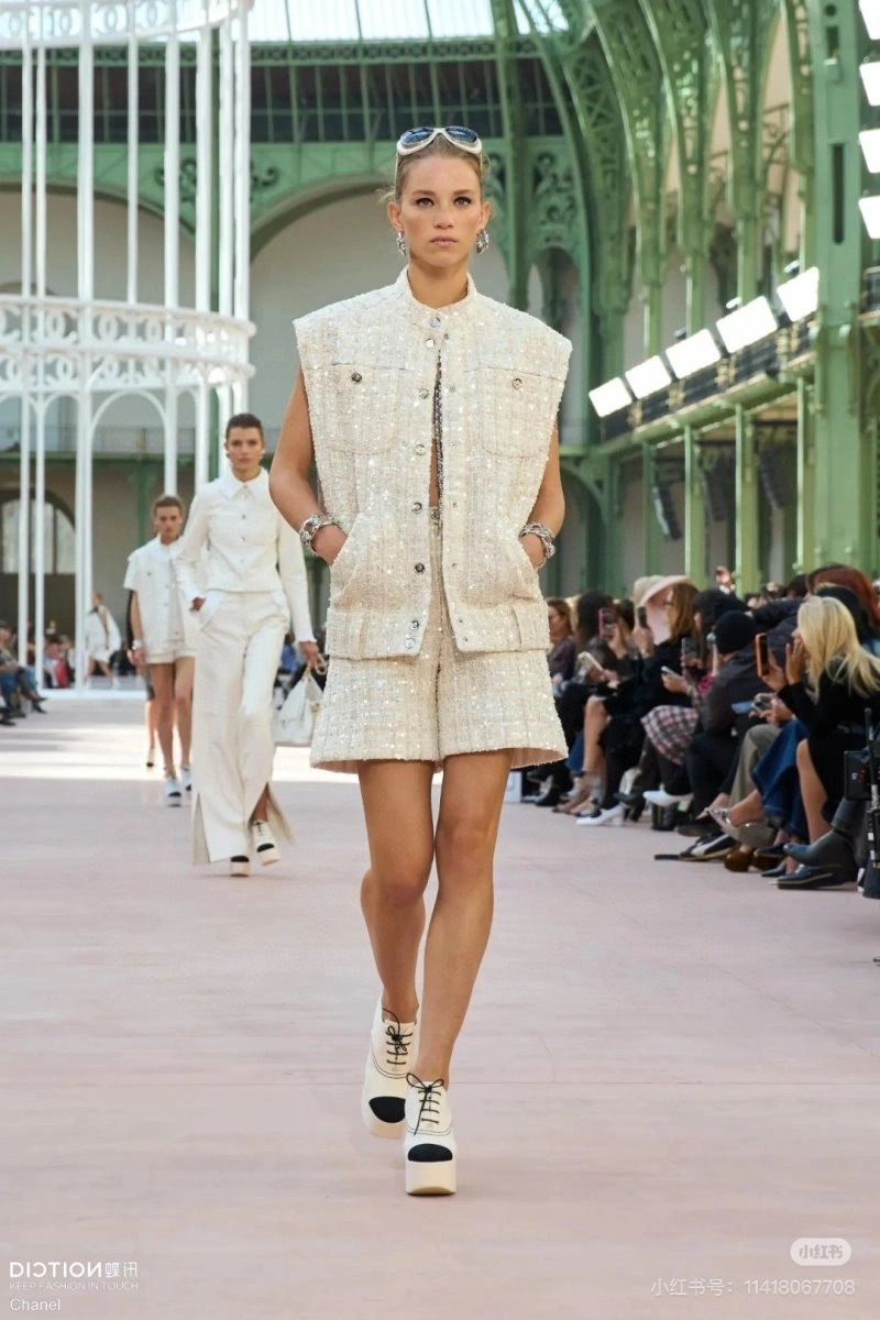 Chanel Vest UrbanChic 109340