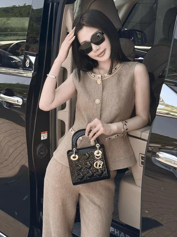 Bold Chanel Vest 108513