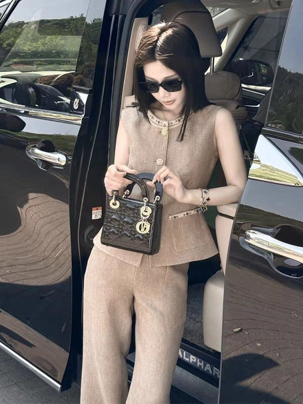 Bold Chanel Vest 108513