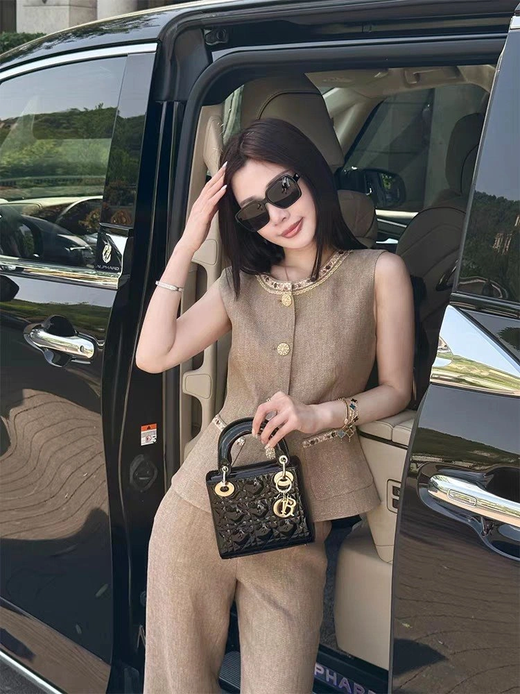 Bold Chanel Vest 108513