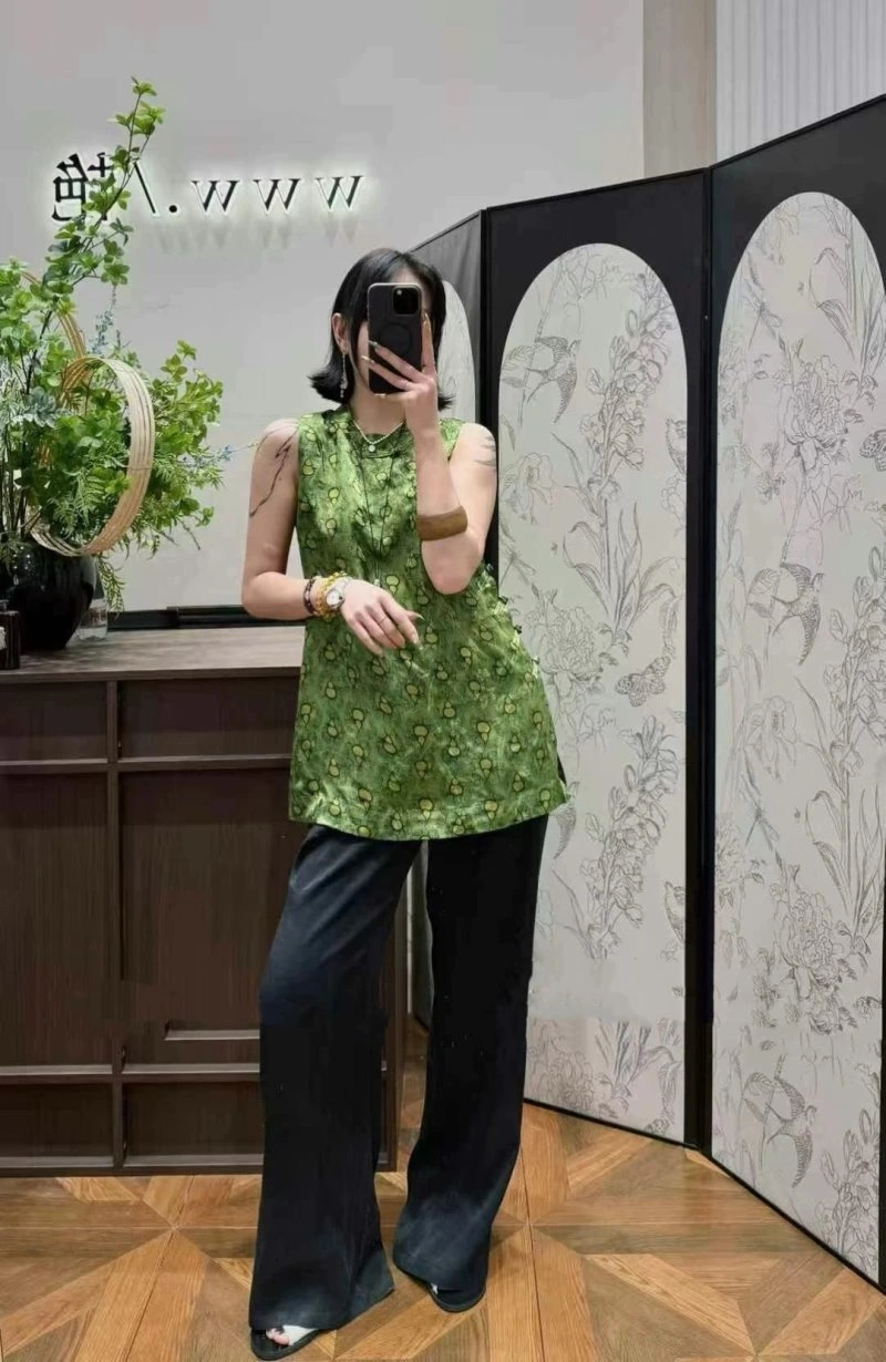 Supportive Chanel Vest 108516