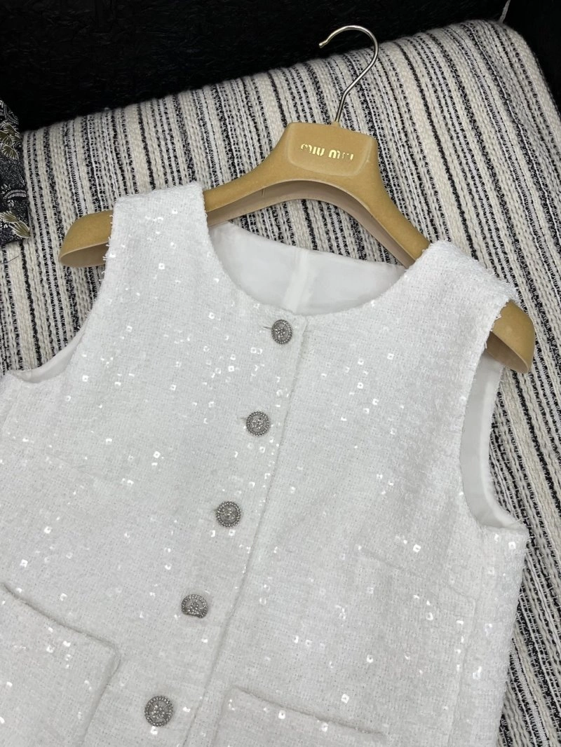 Chanel Vest Minimalist 108501