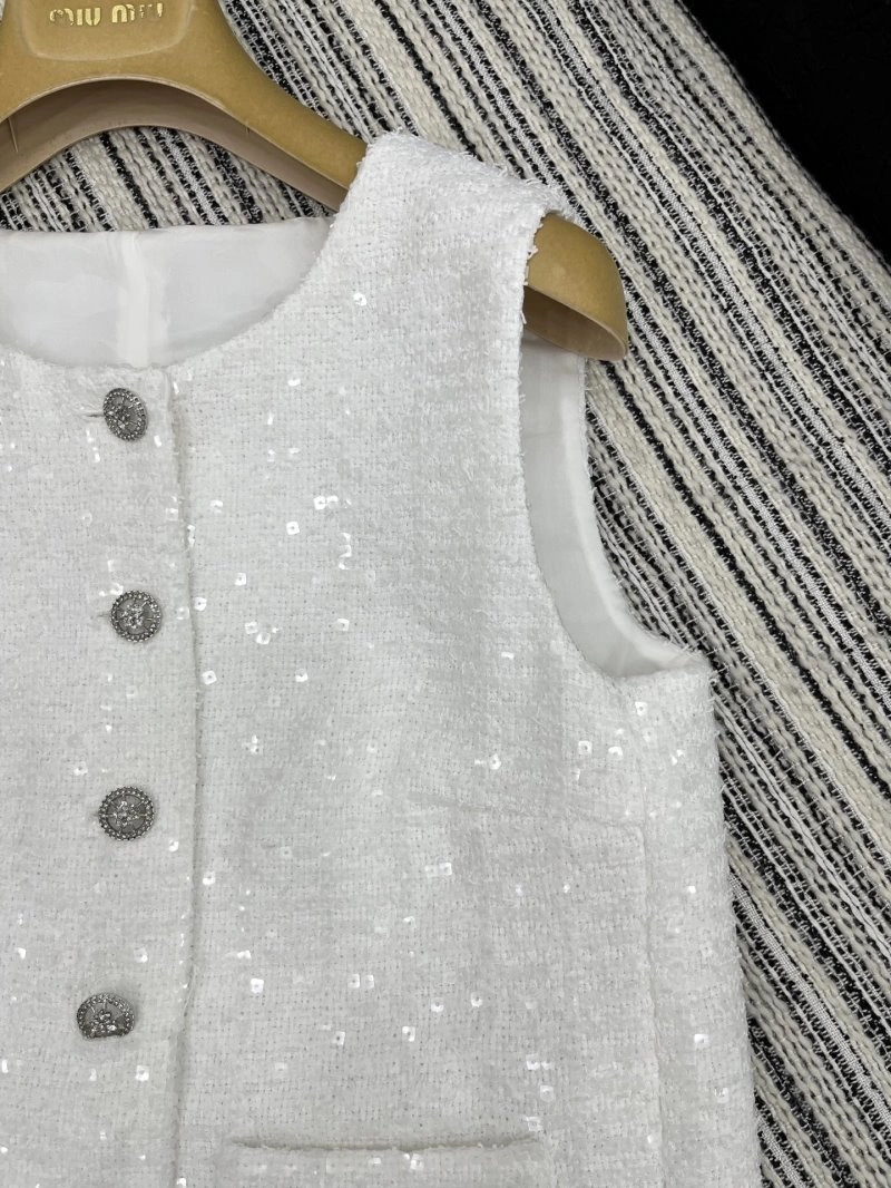 Chanel Vest Minimalist 108501