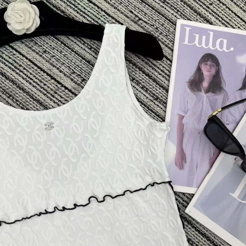 Minimalist Chanel Vest 108465