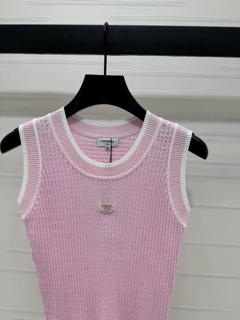 Compact Chanel Vest 108417