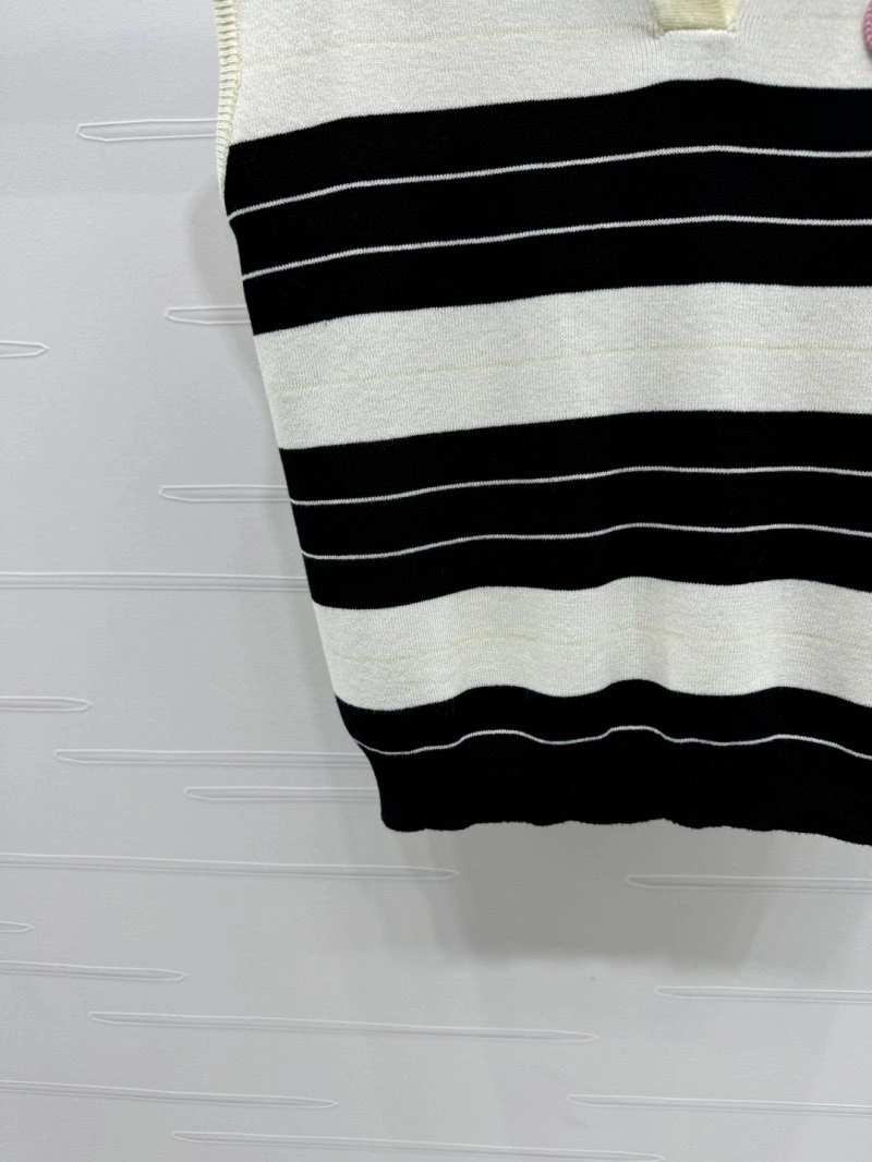 Minimalist Chanel Vest 110108