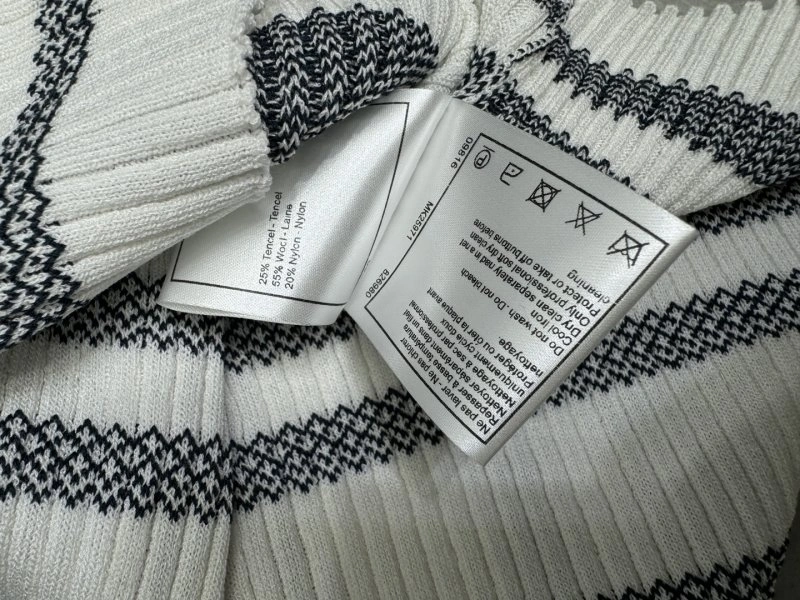 TechFriendly Chanel Vest 110096