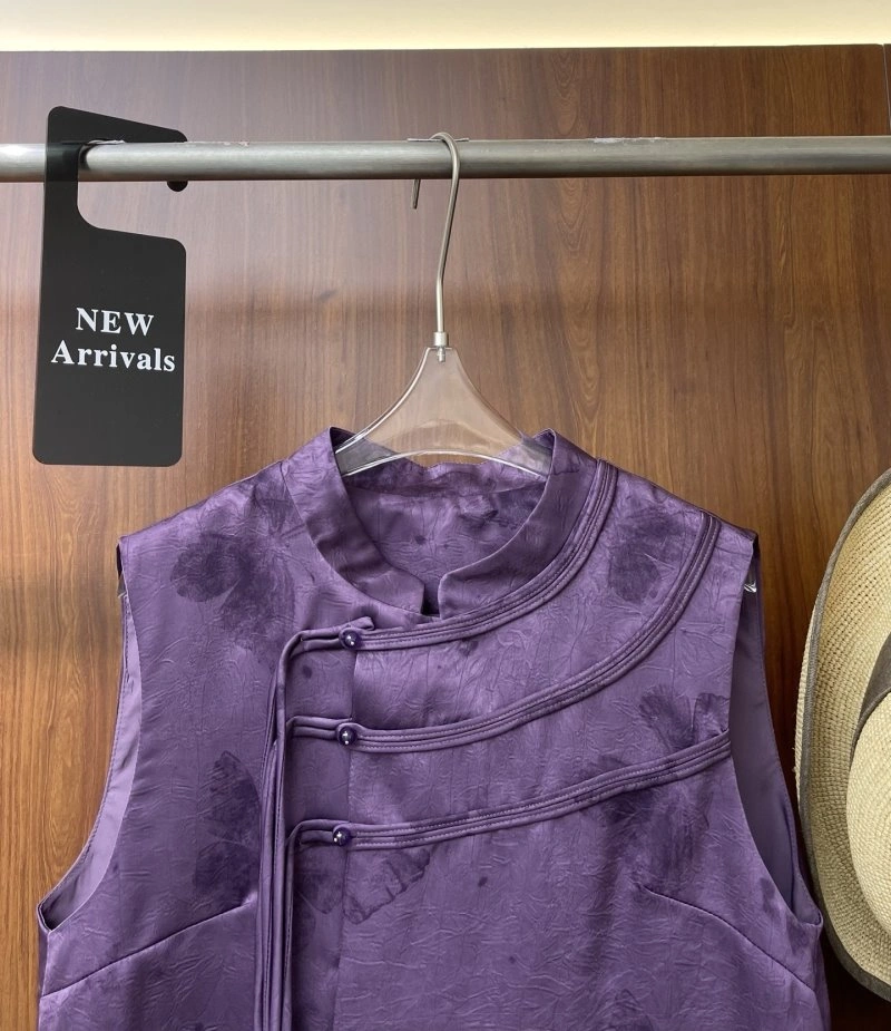 WrinkleFree Chanel Vest 110082