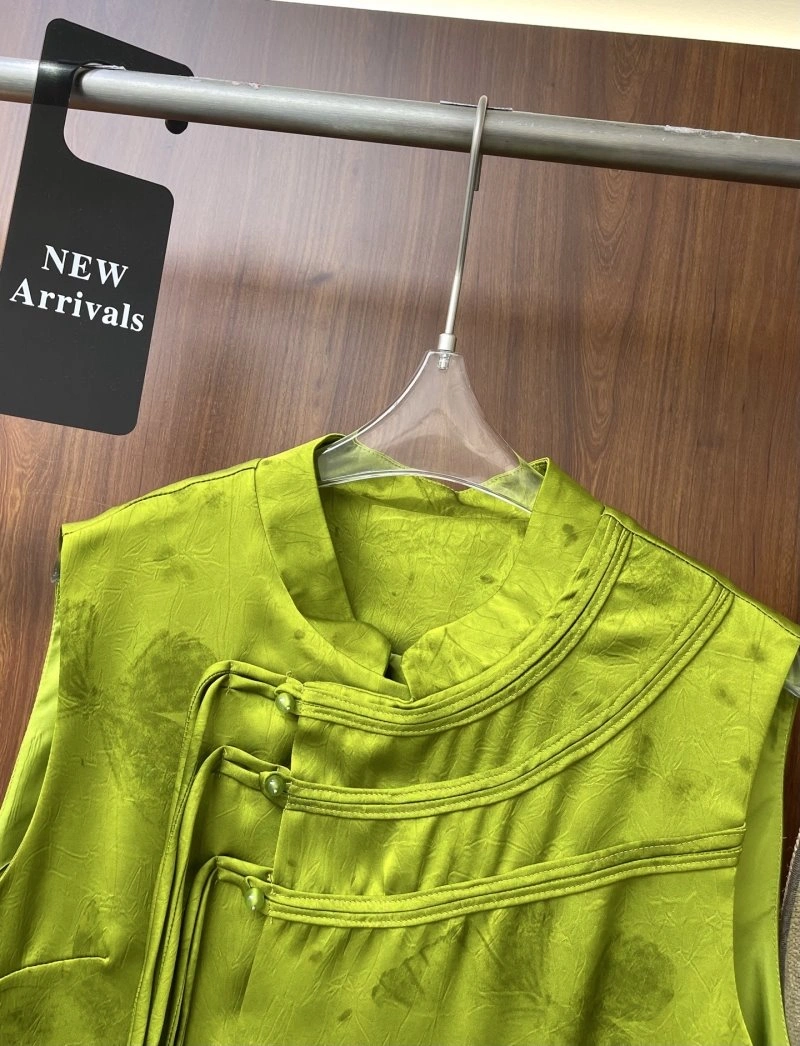 WrinkleFree Chanel Vest 110082