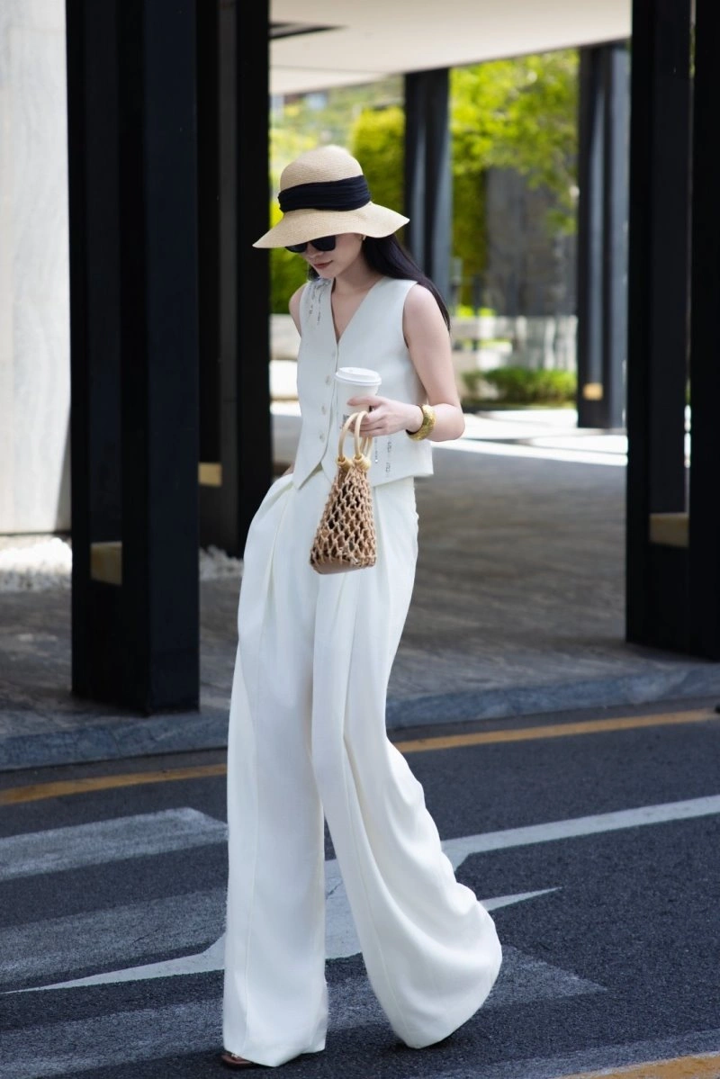 Chanel Vest Fashionable 110036