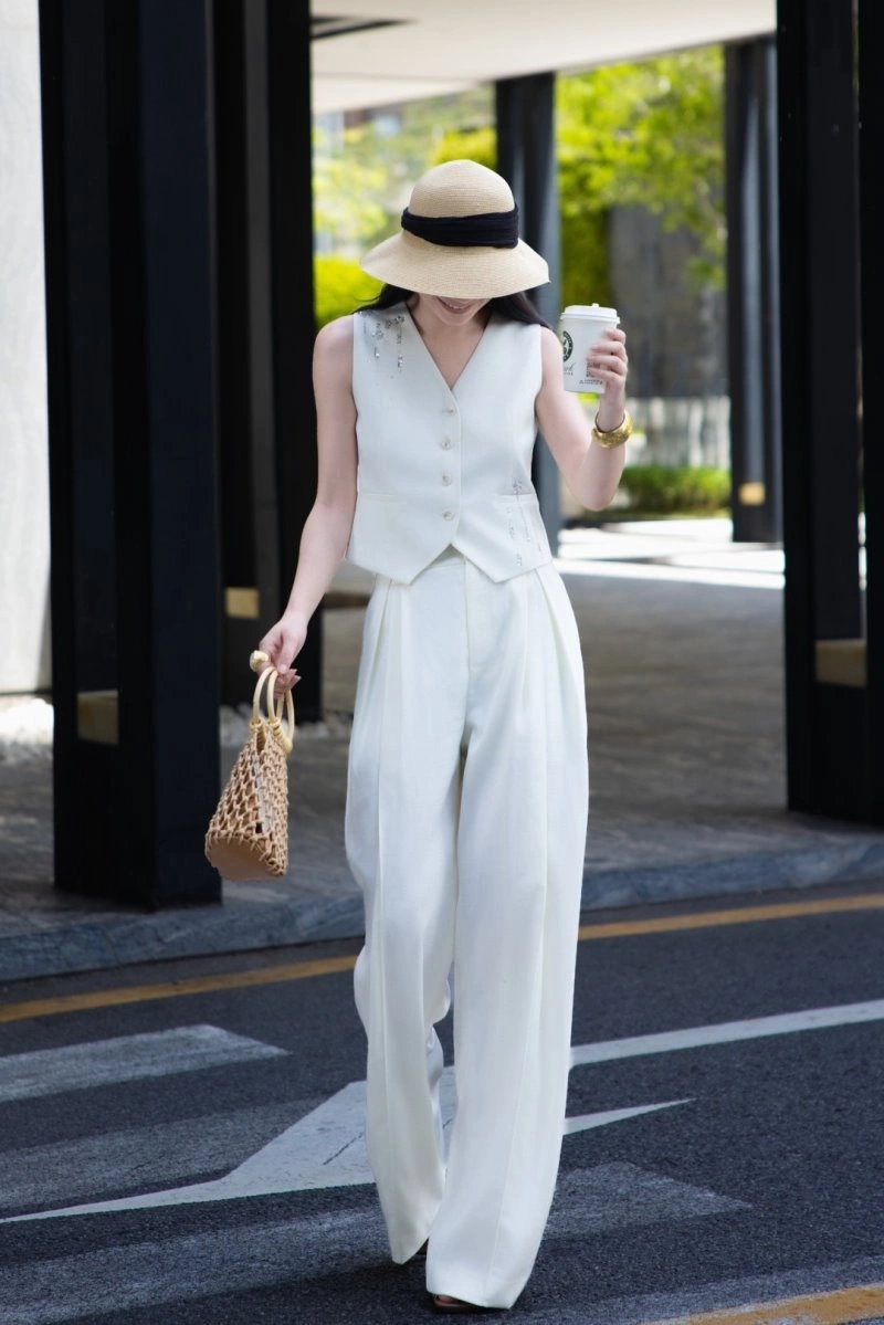 Chanel Vest Fashionable 110036