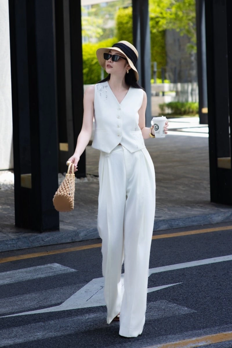 Chanel Vest Fashionable 110036