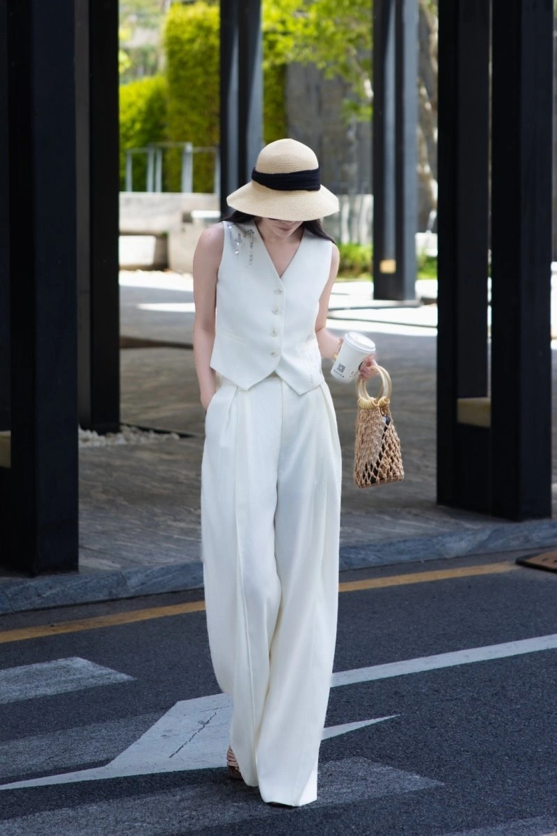 Chanel Vest Fashionable 110036