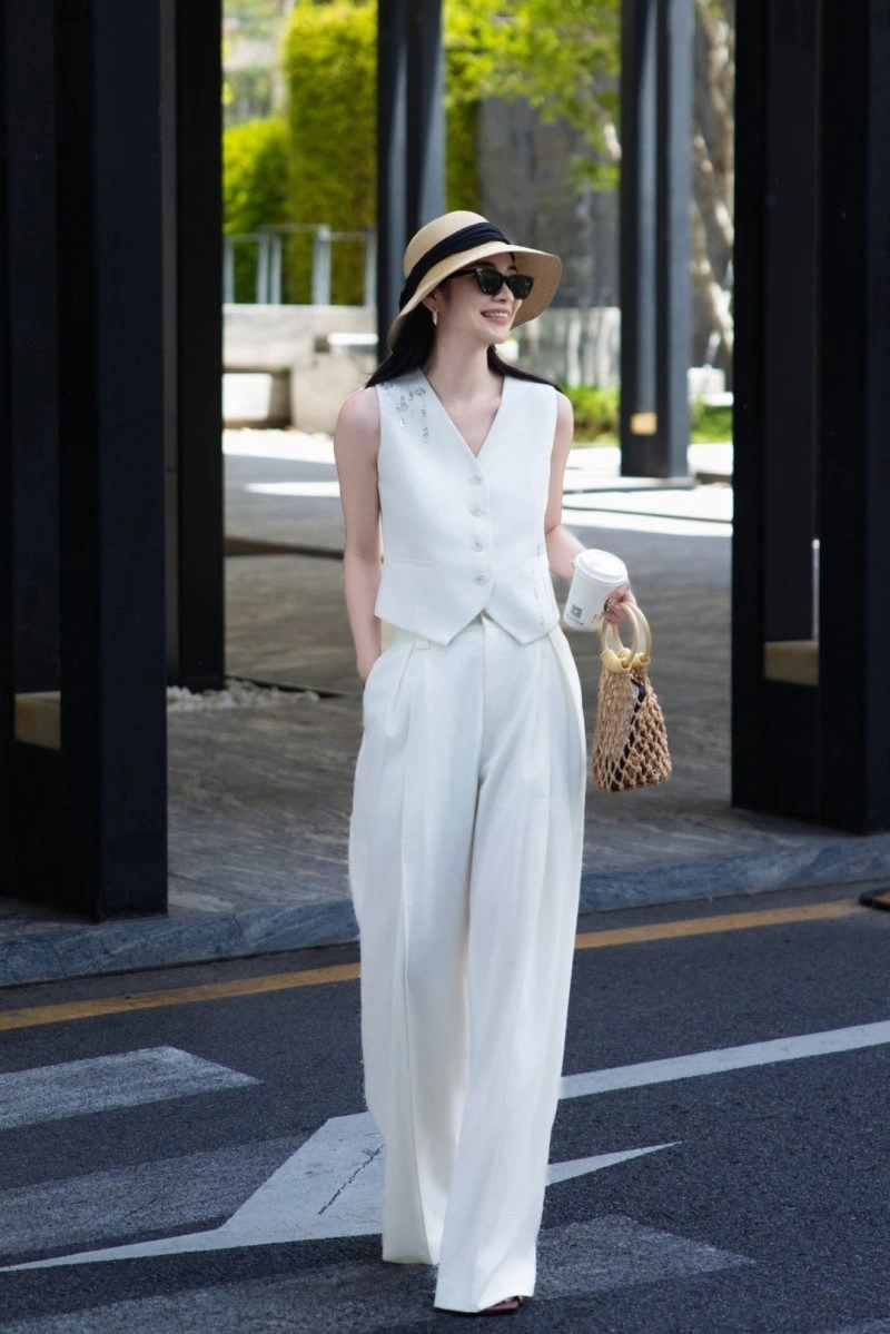 Chanel Vest Fashionable 110036