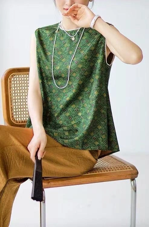 Stylish Chanel Vest 110007