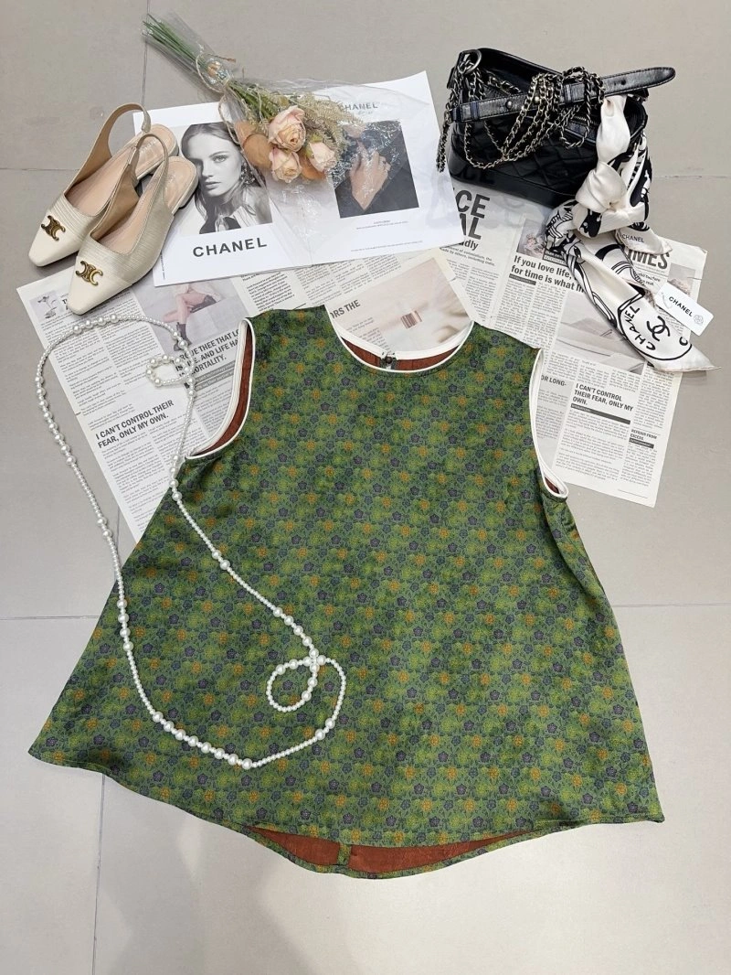 Stylish Chanel Vest 110007