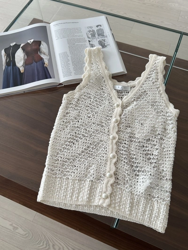 Chanel Vest WellDesigned 107706