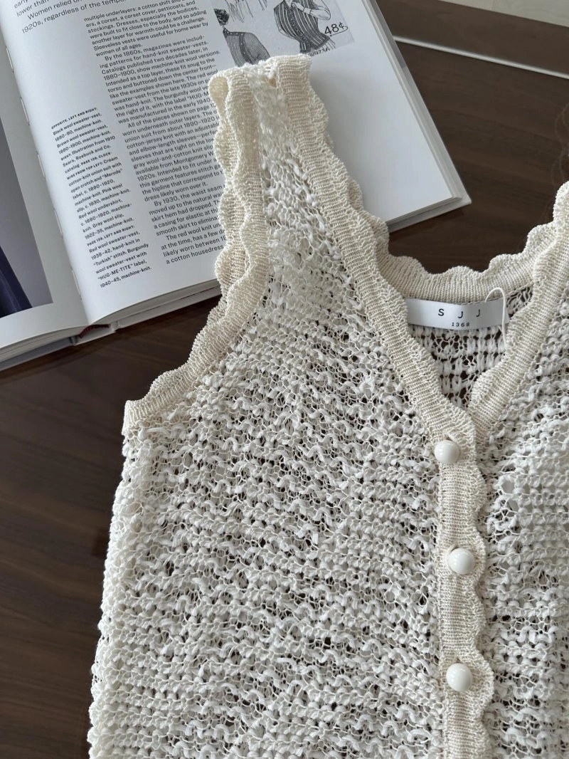 Chanel Vest WellDesigned 107706