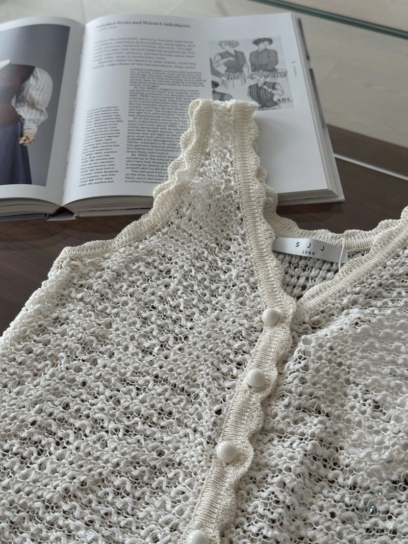 Chanel Vest WellDesigned 107706