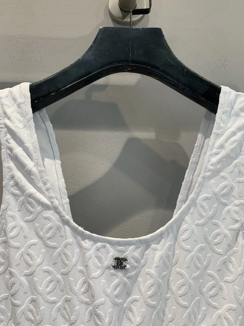 Durable Chanel Vest 107638